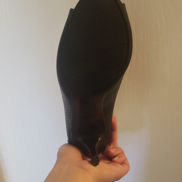 Size 6 lifestride open toe heels - Picture 4 of 4